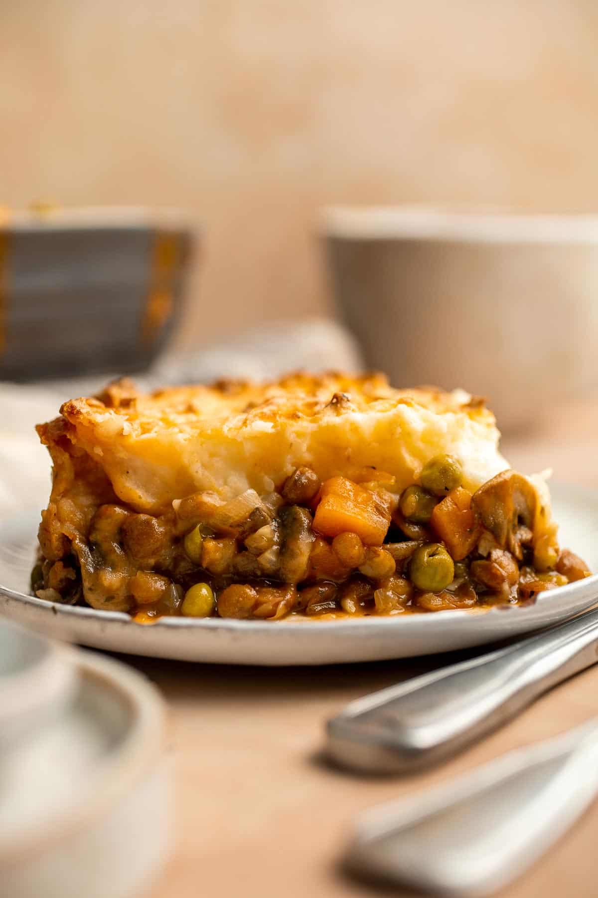 Ditch the ground lamb and enjoy this cozy Vegetarian Shepherd's Pie that uses a blend of perfectly seasoned mushrooms and lentils instead. | aheadofthyme.com