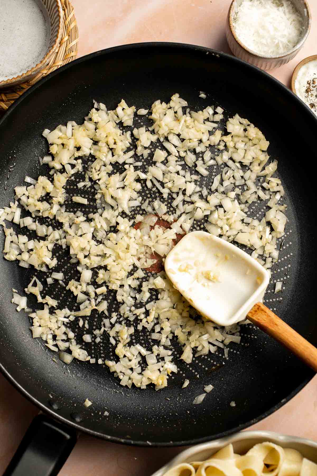 Creamy Cauliflower Alfredo is the perfect way to enjoy your favorite comfort food dinner while sneaking in extra veggies. It tastes like the real thing! | aheadofthyme.com