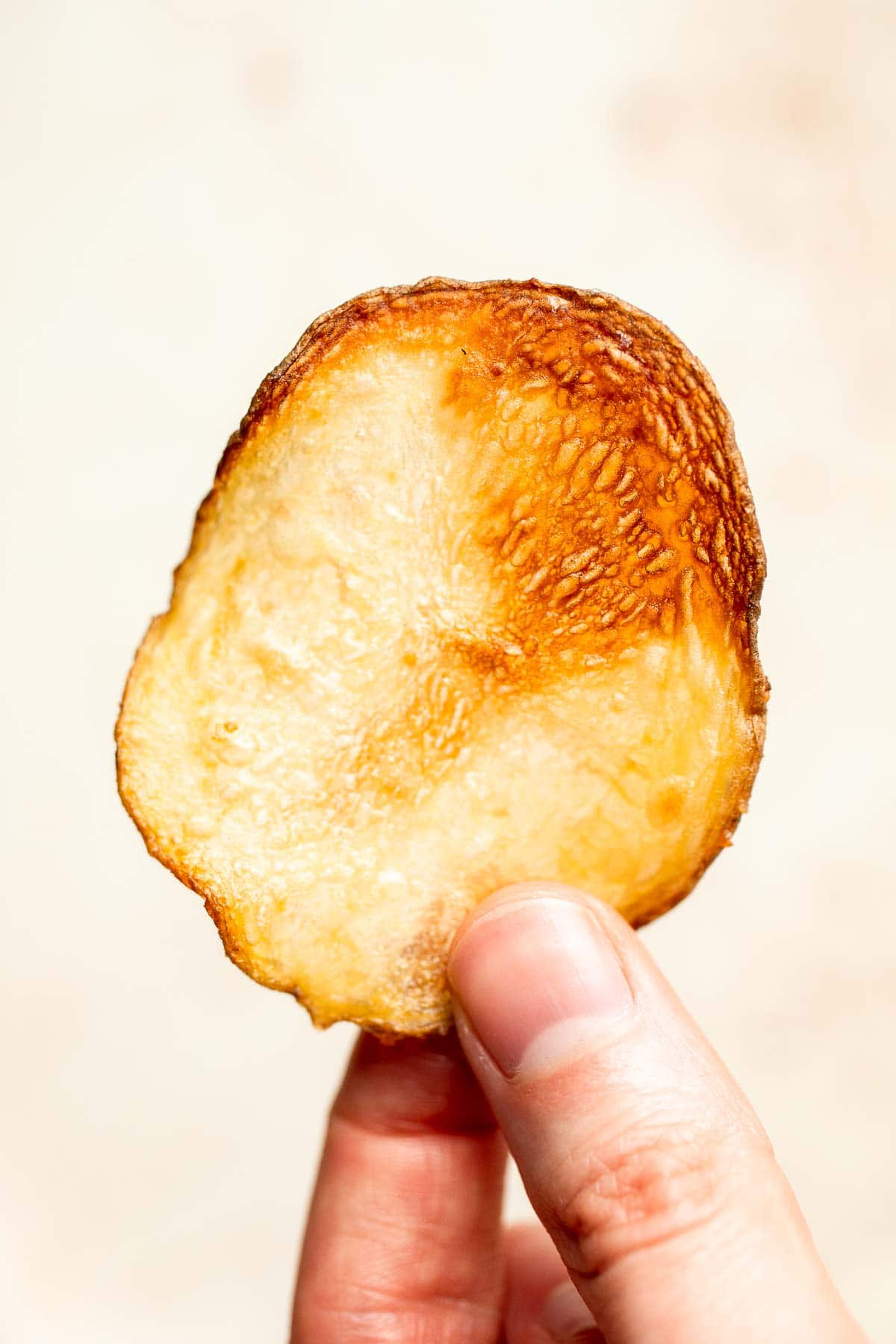 With a perfectly crisp crunch and a slightly salty flavor, these Homemade Baked Potato Chips are so much better than the prepackaged chips at the store. | aheadofthyme.com