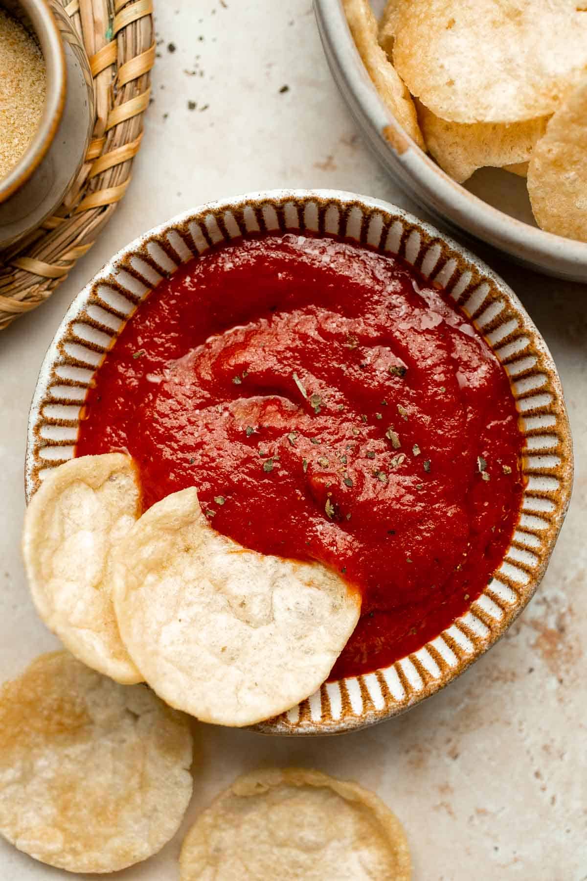 Take pizza night to the next level with the best Homemade Pizza Sauce, made with a handful of ingredients in just moments and doesn't need to be cooked! | aheadofthyme.com