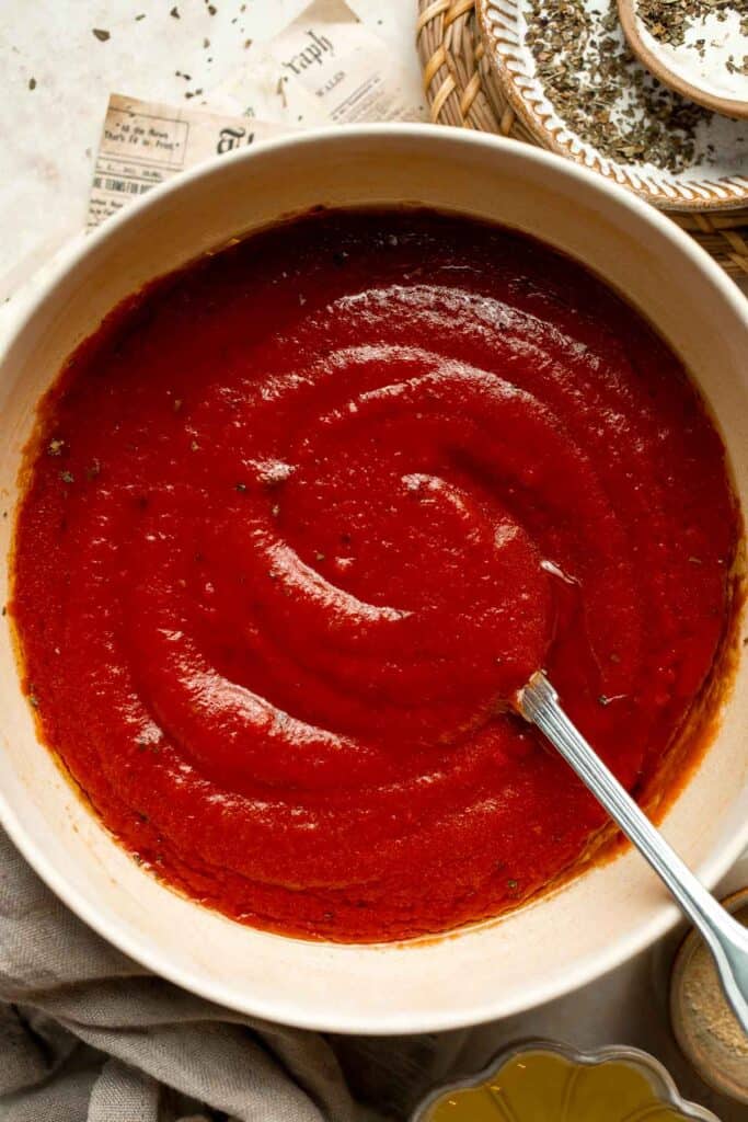 Take pizza night to the next level with the best Homemade Pizza Sauce, made with a handful of ingredients in just moments and doesn't need to be cooked! | aheadofthyme.com
