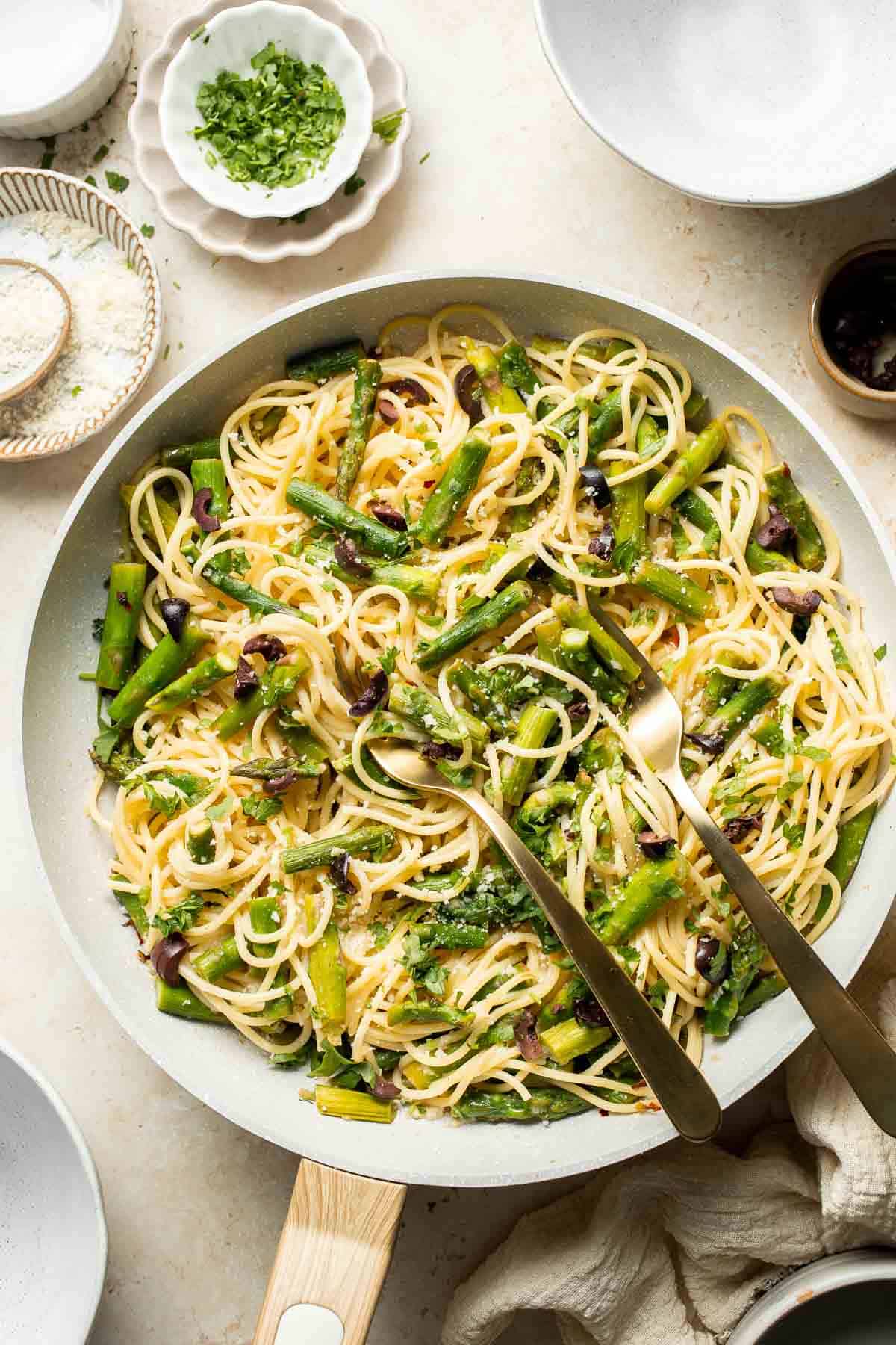 Make the most of the spring harvest with this delightfully simple lemony Asparagus Pasta recipe. Ready in under 20 minutes! | aheadofthyme.com