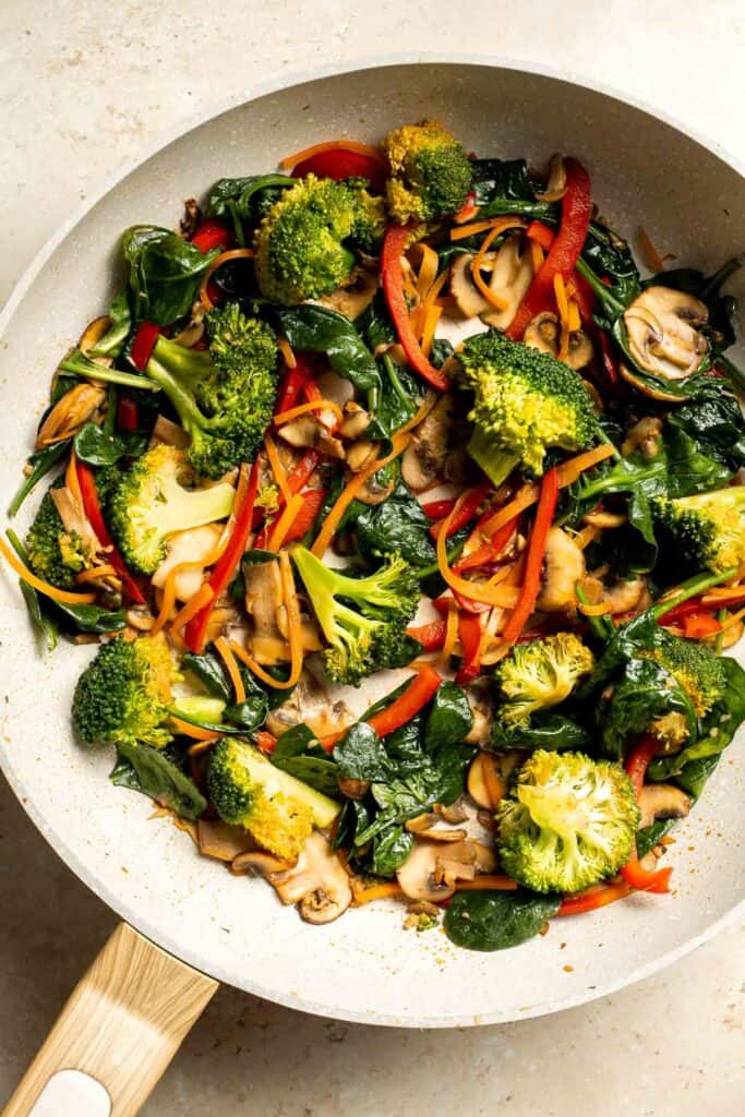 Say goodbye to takeout and make easy Lo Mein Noodles at home, packed with fresh veggies and healthy ingredients, in less than 15 minutes! | aheadofthyme.com