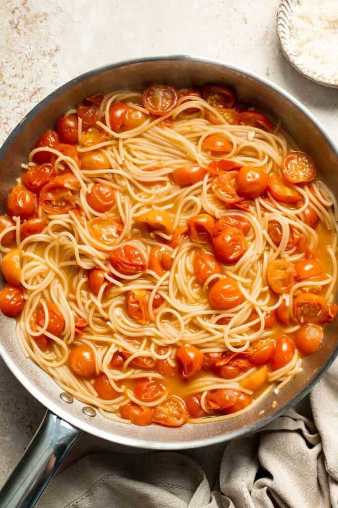 One Pot Pasta with Cherry Tomatoes (Meghan Markle Pasta) is a simple, creamy, and flavorful dish made in one pan for maximum flavor and minimal cleanup. | aheadofthyme.com
