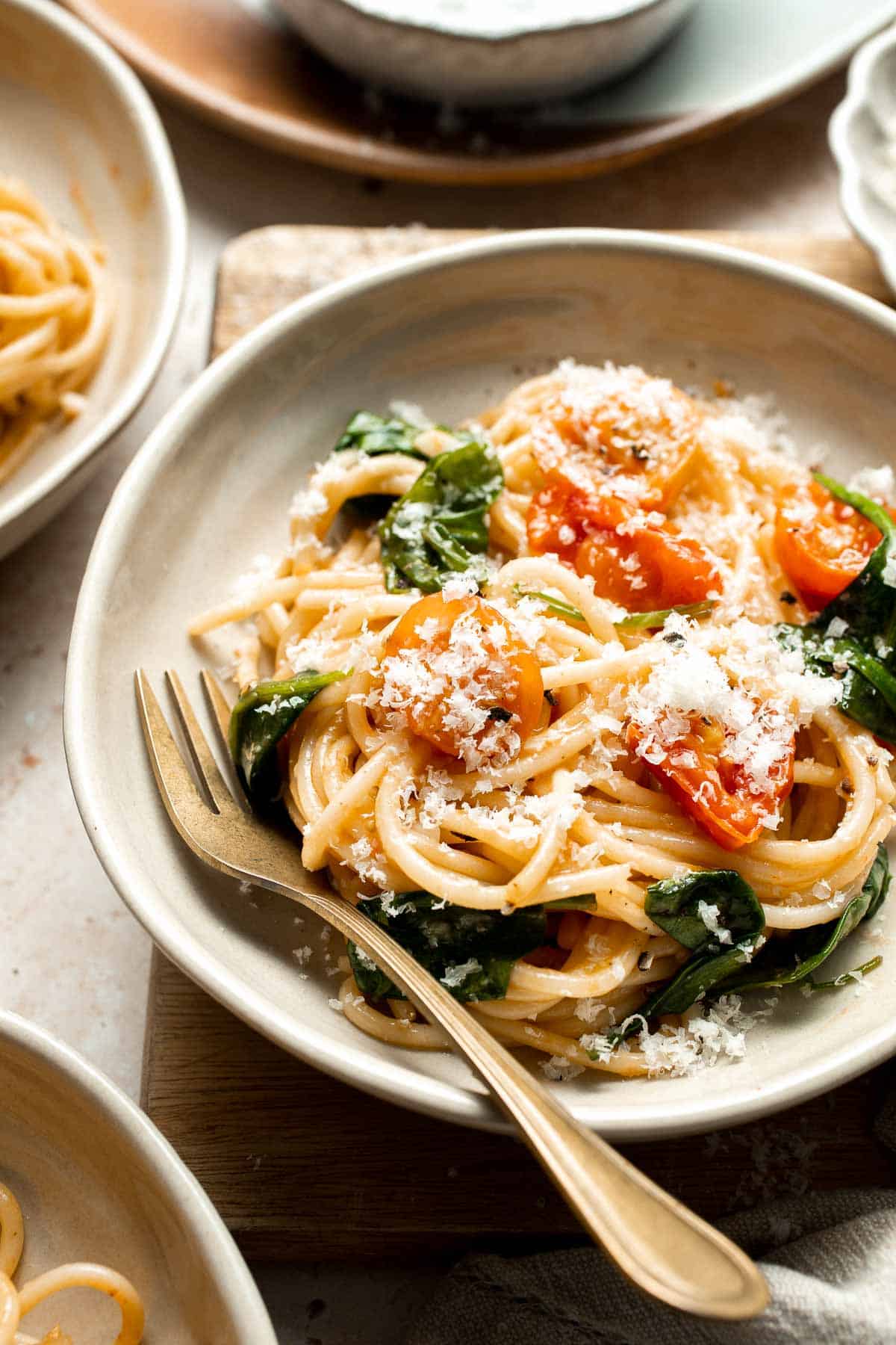 One Pot Pasta with Cherry Tomatoes (Meghan Markle Pasta) is a simple, creamy, and flavorful dish made in one pan for maximum flavor and minimal cleanup. | aheadofthyme.com