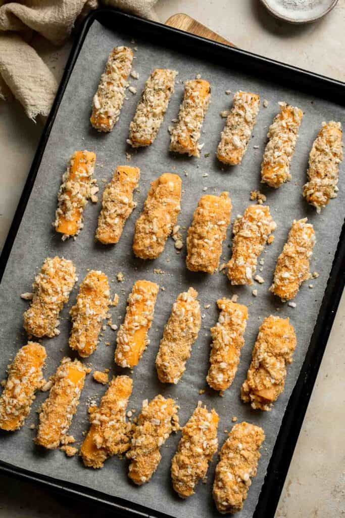 These delicious baked cheddar cheese sticks are the best snack or appetizer: crispy on the outside and gooey on the inside. Perfect for cheese lovers! | aheadofthyme.com