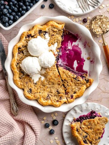 Blueberry Crumble Pie with juicy blueberry filling, a buttery oat crumble topping, and vanilla ice cream.
