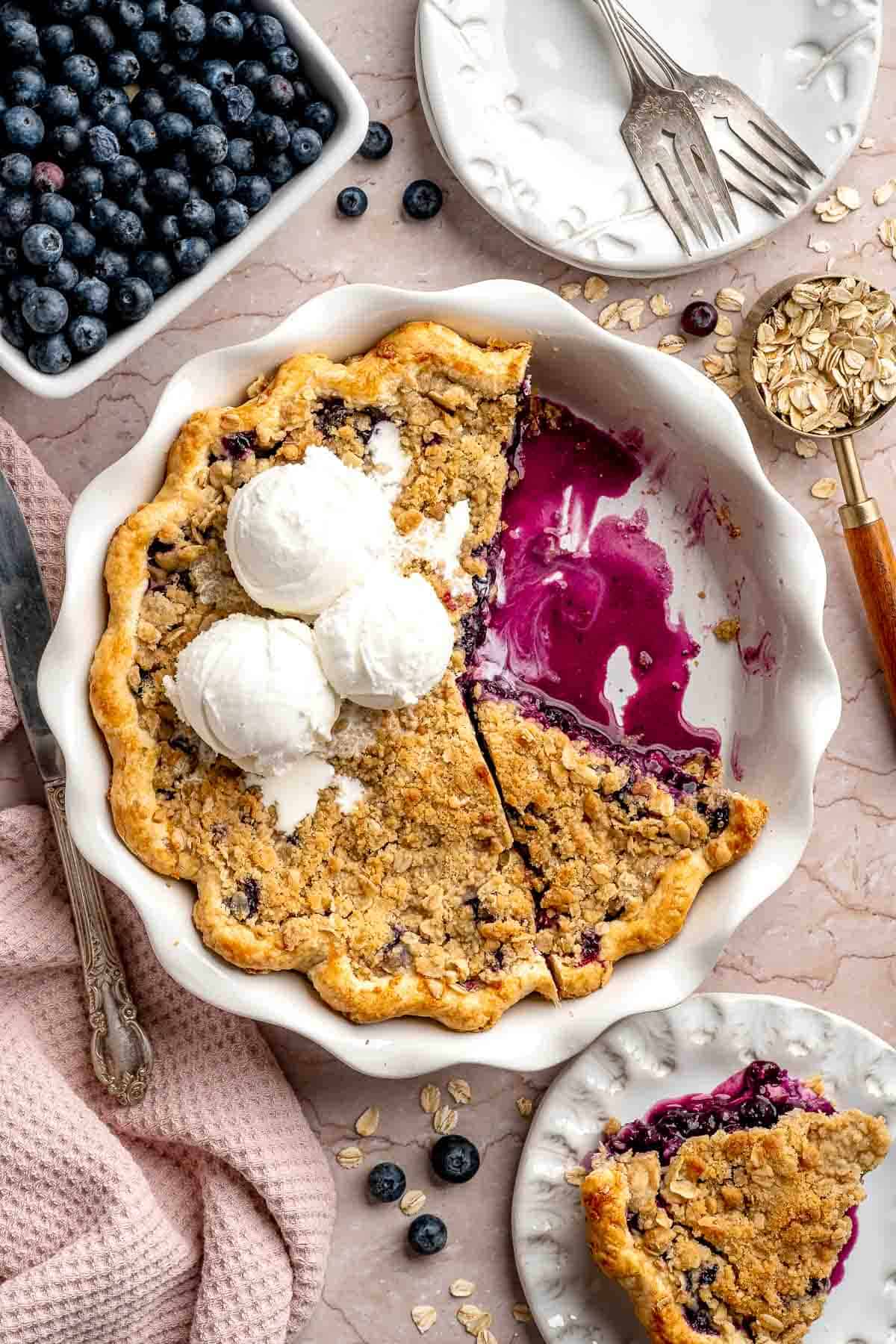 Blueberry Crumble Pie with juicy blueberry filling, a buttery oat crumble topping, and vanilla ice cream.