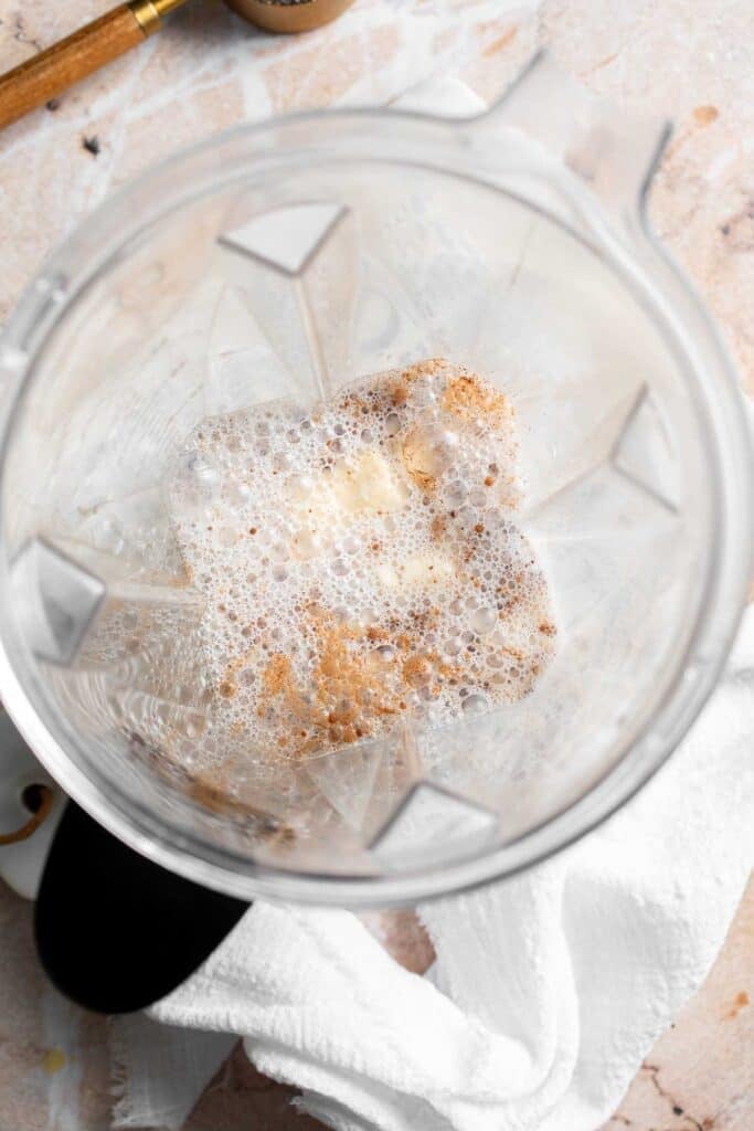 Banana mixture blending in a blender